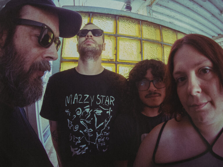 PRETTY AVERAGE (DE) + GARLANDS (DE) / MUSIC / SEKTOR 9