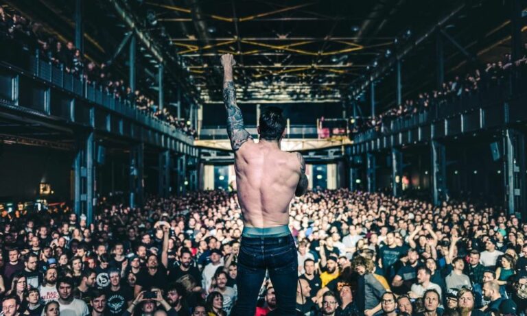 Koncert na lodi: Raised Fist / SWE