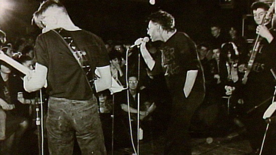 Modrý tanky: Syrový post-punk z malostranských sklepů