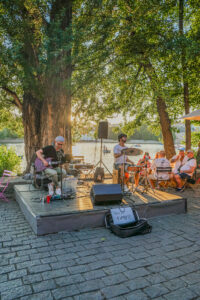 Zažij Čapadlo jinak – sousedské setkání, Giulio’s band