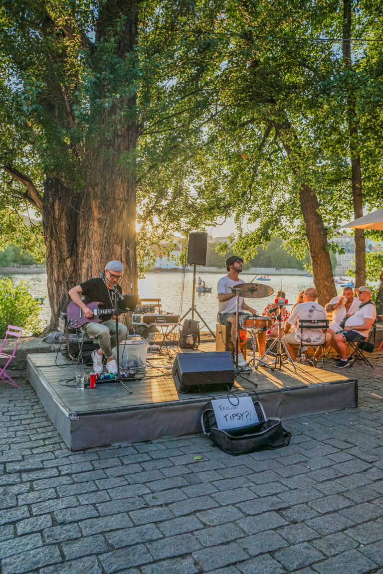 Zažij Čapadlo jinak – sousedské setkání, Giulio’s band